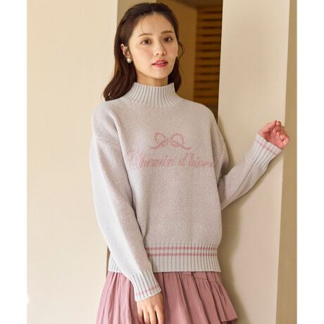 [^ԁFKRPFGW0200]1ŗlɂȂIWK[hnClbNjbgfUCɑ_ɂ{~^O|Cg̃jbgvI[o[B߂̃{ƃ^OWK[h҂݂ŕ\܂BJWAɒȂI[o[TCYȃfUCɎdグĂ܂B݌̓nClbNfUC1Ō܂₷AȂACełBӂƂ炩ȎgpAyƎG̗ǂ܂BƐɃC炢JWAȈۂۗ܂ByFabricz炩^b`̃jbgBƂŁAjbg̒gȈۂ`fފłByStylingztF~jJWAȃX^Cɂ҂łBy₩ȑfފ̃eBA[hXJ[gƂ͔̑QI▭ȏ䊴Ȃ̂ŁAXJ[g̑pcX^Cł炵p܂Bi摜̓TvgpĂ邽߁AFTCY̎dlɕύXꍇ܂̂ŁA\߂B