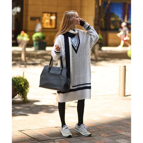 [^ԁFKROALS0701]sJ.vXIWiXtƁsN[Gt̏R{[Vł͂A ʂȃJvZRNVIuGOOD GIRLvL[[hɁAɔ߂vbs[D̐SUANVbN&_ȃCibvB`fZ[^[ŃhXAbv[ [߂VlbN܂ƌA炵BfSUPER CRIMP FINE LAMBSWOOLi18.5}CNj̋ɍ׃YE[gpB @ۂ̃NvikjA\ۂQɂAɌyȕ܂B ӂƂc݂Ə_炩ȔG肪́BVGbg / TCYS̓IɂƂoM[VGbgBĝ̃CE킸AbNXȂiȗ\܂B悢䊴ŁA^Ccu[cApvXȂǕLX^COɑΉ܂Bdl܁EEɔzzFCA`fZ[^[炵gbhȕ\oBg̓P[u҂݂ŗ̊A_炩ȑfނ̒ɃnvX܂B[߂VlbN炵𐶂݁AC[hňۂ݂ɕς܂BR[fBl[g/֘AACeH~̓^[glbNVcC[hăNVJɁBꖇłƒ΁Au[c킹Ŕ̂iJWAɎdオ܂BWPbg`FX^[R[gHD΁AmIŃgbhȃ[hoBANZT[XJ[tYāAV[ɍ킹Ȃy߂閜\s[XłBfEu摜̏i̓TvłBۂ̏iƐFAdlAHATCYAfޓ኱قȂꍇ܂BFEfBe[ɊւẮAnK[(݂)摜AmFBƖ̊֌WɂAۂ▾邭ꍇ܂B܂p\RȂǂ̊ɂA኱iƉ摜̃J[قȂꍇ܂B\߂܂B