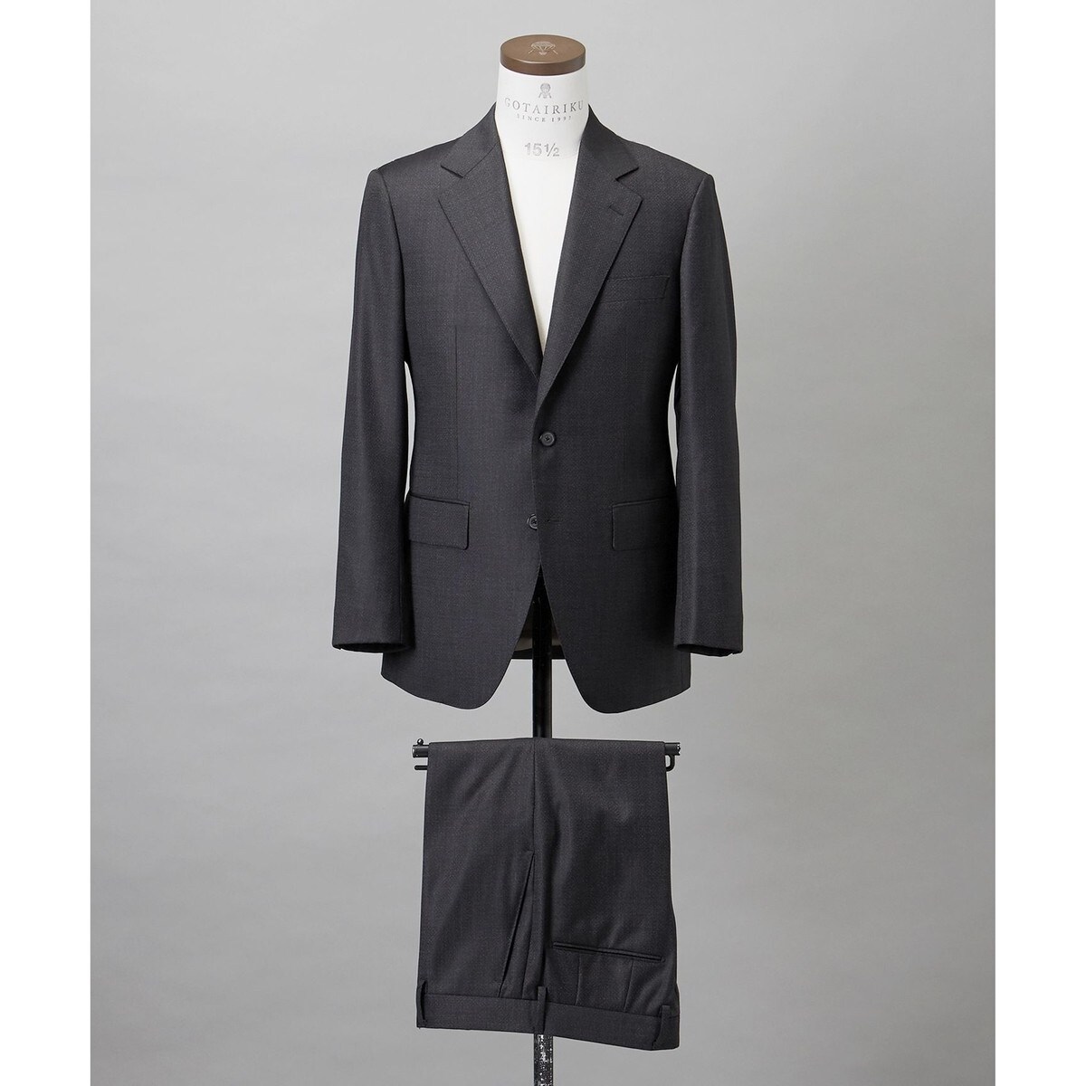 Ermenegildo Zegna】TRAVELLER スーツ（ライトグレーストライプ