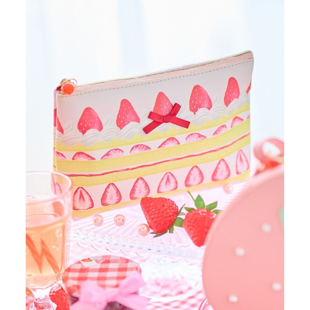 【新品】ストロベリーケーキデザインポーチ外側定期入れとしてもお使い頂けます Strawberry Collection】ケーキポーチ | エニィ(ANY) | マルイウェブ