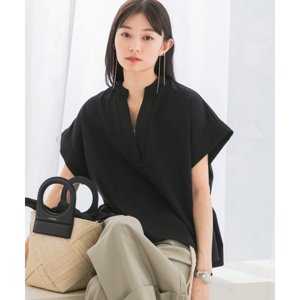 夏エクリュライトグレーアーバンリサーチロッソスキッパー V ネックタックブラウス URBAN RESEARCH DOORS - 新品🍀今季 DOORS Vネックタック
