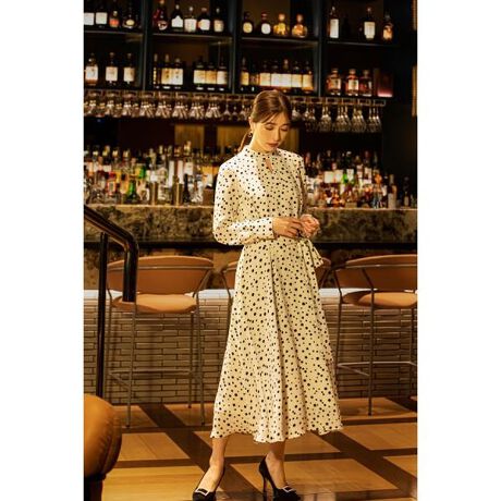 東京カレンダーコラボ］ランダムドットキーネックワンピース  