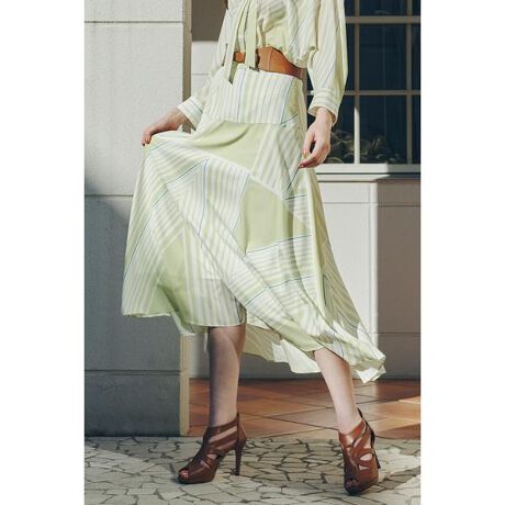 [^ԁF0315120311]ڂ_Ȋ􉽊w̃XJ[gBEGXgqbvɂăXbLƂVGbg`A؂ւ琞ɌėDɍL鏗炵C͂̃XJ[głBh[v̂fނy₩ɗhAp҂̓ɍ킹ăGKgȈۂ^܂Byfސz_Ȋ􉽊w͗l͂̃vgB݂ƍׂ݂ɐDꂽXgCvgCAOgݍ킳AANZgC|CgɂȂVvȂ݊̂vgłBx[Xɂ̓VN̂悤Ȋ炩Ȏ̔̃fVfނgp܂ByizXgb`Ȃ^et@Xi[^n^񂪌䓧^Ȃ|n^|^Ȃ|ň^|Lk^Ȃ|VGbg^X^_[h