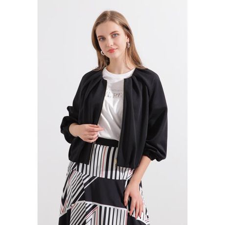 [^ԁF0315150303]ƂtBbgƁAɎ{ꂽ^bNɂ_炩Ȗc݂ۓIȃu]Btg̃WbvANZgƂȂAƐ̃SfUC悢JWAoAVѐS܂BVvȋ݂_ȔĂAꂽꒅłByfސzXL[oW[Ŵ悤Ȕ̂_uW[WfށB炩ȕ\ʊƃ\tgȕ́AXgb`̂钆fނłByizXgb`^nȂ^Ot@Xi[^|Pbg~Q^Ȃ|n^|^Ȃ|ň^|Lk^Ȃ|VGbg^X^_[h