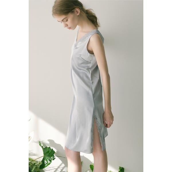 PEACHJOHN × JILLSTUARTコラボ　サテンスリップ×ガウンセット PEACH JOHN × JILL STUARTコラボ]レースサテンスリップ×ガウン