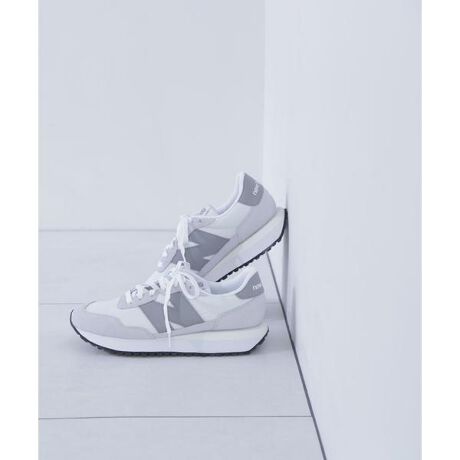 [^ԁF0175188210]j[oX̃qXgJȒԃJ[x[XɁAXEF[h^iCAbp[ŃI[ZeBbNɎdグuWS237vB70Nォ80ÑjOV[Ỹ[vt@CȃVGbg㕗Ƀt@CۓIȃrbONSŎdグ1Bf̒p摜̏ꍇA̓ɂAۂ̐FƈقȂČ邱Ƃ܂BF́AiP̂̉摜QƂB