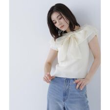 ナチュラルビューティーベーシック(NATURAL BEAUTY BASIC)のオフショルフリルリボンニット