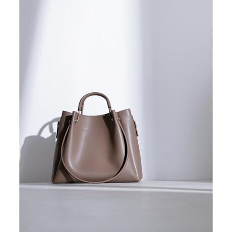 [^ԁF0175282701]_炩^bN{fBɁAƌ郁^nh|Cg2waynhV_[obÓAA4t@C[łTCYƃ[XtȃV_[glC̃fUCBƂ}`[͂Qׁ̈Aו̑ʋ΂Ȃǂɂ߂łBCi[̃t@Xi[t|[`̓TCh̃zbNŎOƂ\łBf̒p摜̏ꍇA̓ɂAۂ̐FƈقȂČ邱Ƃ܂BF́AiP̂̉摜QƂB