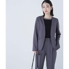 ナチュラルビューティーベーシック(NATURAL BEAUTY BASIC)のパウダリーツイルセットアップシリーズ ノーカラージャケット