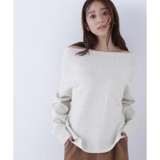 ナチュラルビューティーベーシック(NATURAL BEAUTY BASIC)のオフショルボクシーラメニット