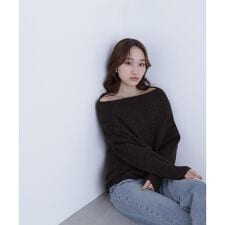 ナチュラルビューティーベーシック(NATURAL BEAUTY BASIC)のオフショルボクシーラメニット