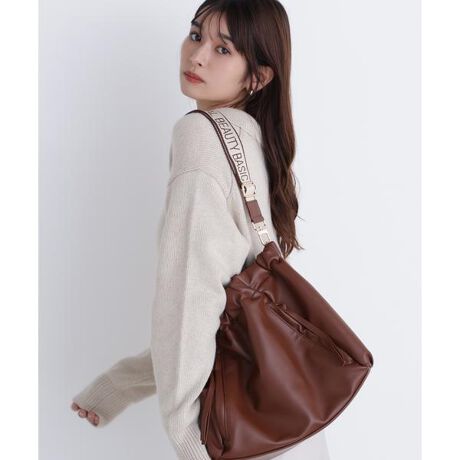 [^ԁF0175281900]ƂƂibpU[̃tFCNU[gpAȂꊴ̂g[gobOBJ̓MU[fUCłB\̃Wbv|Pbg͒ƌqĂ̂Ńm̎[ɕ֗łBNBBShイ|Cg̃V_[Xgbv́ALɎĂ̂Ō|₷ȂĂ܂Bnh𒆂ɂ܂AV_[XgbvƁAV_[NX{fBł邽ߔėpQBɃobOɃV_[Xgbv𐂂炷ƃR[fBl[g̃ANZgɂȂ܂Bf̒p摜̏ꍇA̓ɂAۂ̐FƈقȂČ邱Ƃ܂BF́AiP̂̉摜QƂB