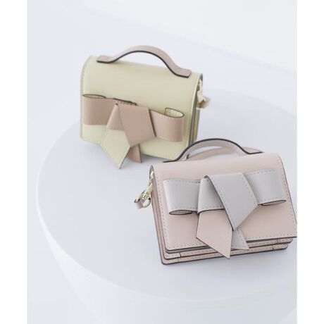 [^ԁF0175290100]oCJ[̃{E{tbvɂAl킢tOgP[XłB}`肠nhobÔ悤ɍו܂ōHvꂽfUCłBJ[h^]Ƌ؁AKȂǂt@Xi[|PbgtBL[Ot|PbǵA}`ƌ݂肠̂ŎԂƂ̌܂Ƃ߂ē܂Bwʂɂ́AICJ[hȂǂ[܂܃^b`o|PbgtB܂Atbṽgbvɂ͒ZƃiXJt̃XgbvtĂ̂ŁAobOCłobO`[ƂĂ劈􂵂Ă܂BƃX}[gtHłǂւłoł܂zf[V[ỸMtgɂ߂łBf̒p摜̏ꍇA̓ɂAۂ̐FƈقȂČ邱Ƃ܂BF́AiP̂̉摜QƂB