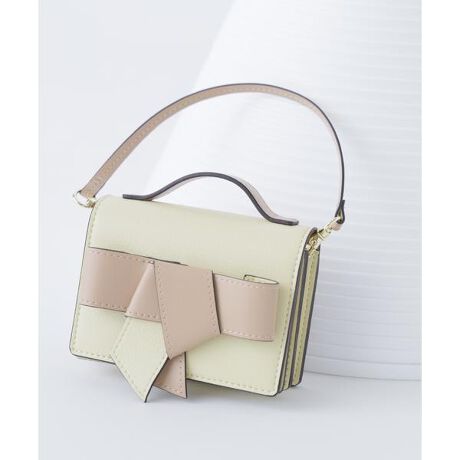 [^ԁF0175290100]oCJ[̃{E{tbvɂAl킢tOgP[XłB}`肠nhobÔ悤ɍו܂ōHvꂽfUCłBJ[h^]Ƌ؁AKȂǂt@Xi[|PbgtBL[Ot|PbǵA}`ƌ݂肠̂ŎԂƂ̌܂Ƃ߂ē܂Bwʂɂ́AICJ[hȂǂ[܂܃^b`o|PbgtB܂Atbṽgbvɂ͒ZƃiXJt̃XgbvtĂ̂ŁAobOCłobO`[ƂĂ劈􂵂Ă܂BƃX}[gtHłǂւłoł܂zf[V[ỸMtgɂ߂łBf̒p摜̏ꍇA̓ɂAۂ̐FƈقȂČ邱Ƃ܂BF́AiP̂̉摜QƂB