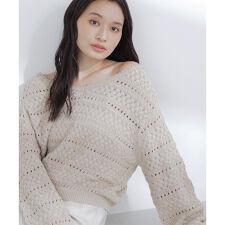 Vネック透かし編みニット