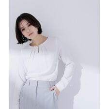 ネックタックブラウス