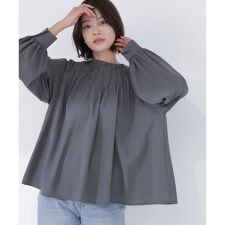 タックネックブラウス