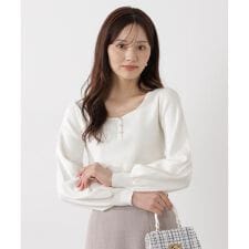 ＜ウォッシャブル／UV＞釦付きハートネック総針ニット