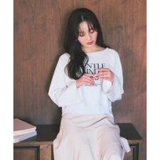 ＜ウォッシャブル＞〈a／mie〉ラグランロゴトップス　26SS