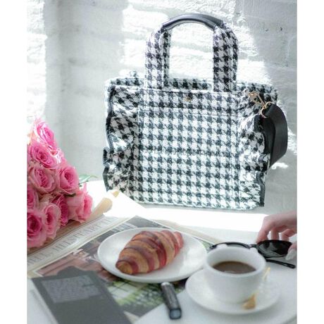 [^ԁF1255283010]JILL by JILL STUART Ԃ̃tg[g璹oIfBCNȘȂ܂̕\ʊ̂cC[hg璹ŁAOV[YłfނgpĂ܂B݊̂璹͂̃R[fBl[gɃANZgvXB咣ȂS|CgłB͉ו𐮗₷|PbgtBnhɂ͍fނ킹āAi̗ǂƎp˔܂BO\ȃV_[xgtĂ2waydlBLC߂JWA܂ŕLV[ɂg܂B摜̓TvgpĂ邽߁Aۂ̏iƂ͕̌قȂ܂Bí̕AiP̉摜QƂB