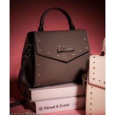 ジル バイ ジル スチュアート(JILL by JILL STUART)のビジュースタッズフラップショルダーバッグ