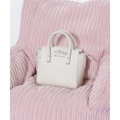 [^ԁF1255281129]JILL by JILL STUARTlC̃rW[CV[Ỹ~jobOB^{fBɃWG[܂Ƃ悤ȁAGKgȕ\̃fUCłB̓t@Xi[JA͗ɏ|PbgtĂ܂BV[ɍ킹iȃACe͋G߂I΂g܂BV_[͎O\BeƖ̊֌WɂAFČꍇ܂B܂p\REX}[gtHȂǂ̊ɂA኱iƉ摜̃J[قȂꍇ܂B\߂Bi̐F́AiPi摜QƉBi摜̓Tv̂߁AFTCY̎dlɕύXꍇ܂̂ŁA\߂B