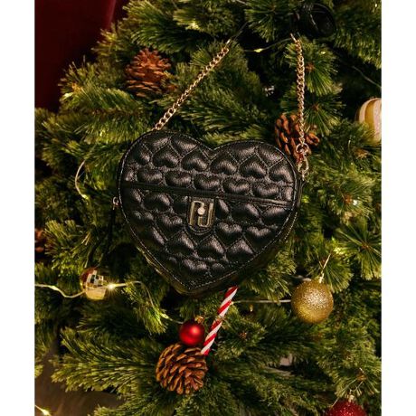 [^ԁF1255281007]uƂ߂n[gtH̃V_[obOv``ƌi̗ǂڂfނɃn[g^̃LeBOHꂽAʊ̂obOłB}`ɂƂc邱ƂŌ^ꂵɂAVѐSƍ𗼗fUCłBƃ`F[gݍ킹V_[fUCl̃tF~jX^Cɂ҂B̓sN̗nƃn[g^̃l[tXyVdlłBBeƖ̊֌WɂAFČꍇ܂B܂p\REX}[gtHȂǂ̊ɂA኱iƉ摜̃J[قȂꍇ܂B\߂Bi̐F́AiPi摜QƉBi摜̓Tv̂߁AFTCY̎dlɕύXꍇ܂̂ŁA\߂B