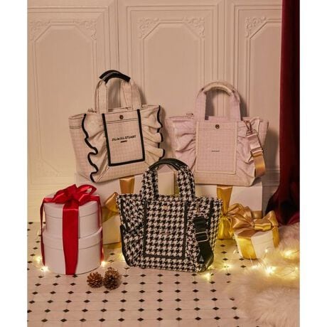 [^ԁF1255280023]JILL by JILL STUARTNEWACRobOɏ̌t@ubNoIlC̃t[tg[gAV[Y[hY~ebht@ubNgpXyVȃobOłB̂璹̃cC[h̓mg[ł܂Ƃ߁A~̑ɉf郌fBCNȃ[hɁBzCgƃsÑcC[h̓tBD荞܂ĂAɔ˂Ȃi߂~Ƀ}b`؂₩ȑfފłBV_[e[v͎Oo܂BBeƖ̊֌WɂAFČꍇ܂B܂p\REX}[gtHȂǂ̊ɂA኱iƉ摜̃J[قȂꍇ܂B\߂Bi̐F́AiPi摜QƉBi摜̓Tv̂߁AFTCY̎dlɕύXꍇ܂̂ŁA\߂B