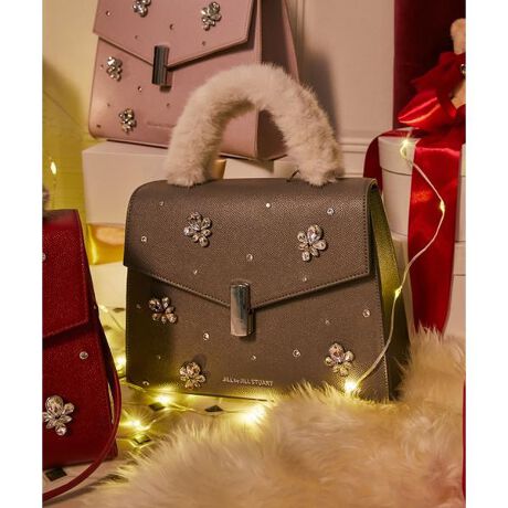 [^ԁF1255281012]_ɔ΂rW[؂₩ȃtbvobOBiȑ`^̃nhobÓA~ɉfLLƂrW[p[czu؂₩ȃ[h̃fUCłBt@[̎ƃV_[Xgbv͎O\B{̂͂V{̂tFCNU[gpĂAꂽۂ^Ă܂BV[Ỹ`[(X܏iԍ1255299012)ƂŃX^CÔ߂łBBeƖ̊֌WɂAFČꍇ܂B܂p\REX}[gtHȂǂ̊ɂA኱iƉ摜̃J[قȂꍇ܂B\߂Bi̐F́AiPi摜QƉBi摜̓Tv̂߁AFTCY̎dlɕύXꍇ܂̂ŁA\߂B