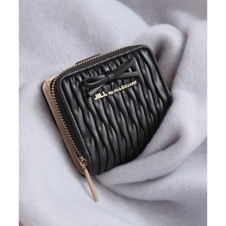 [^ԁF1256187031]JILL by JILL STUART̃~j{ptB[EHbgBG{XH̃b`ȕ͋Cƃ~j{|CgBobO̒ɃRpNgɎ[ł֗ȎdlBXibv{^JŃJ[hށEDAR̎t@Xi[̓RCłBBeƖ̊֌WɂAFČꍇ܂B܂p\REX}[gtHȂǂ̊ɂA኱iƉ摜̃J[قȂꍇ܂B\߂Bi̐F́AiPi摜QƉBi摜̓Tv̂߁AFTCY̎dlɕύXꍇ܂̂ŁA\߂B