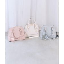 チャーム付きハンドバッグ