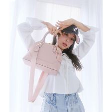 チャーム付きハンドバッグ