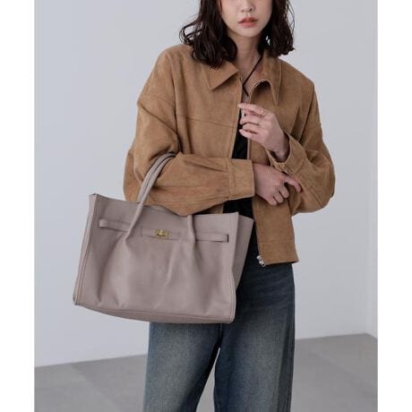 [^ԁF1315291037]fފۗVvȃfUC̃g[gobOBxgfUCANZgɂȂ܂BA4TCY傫Ȃ̂ŒʋΒʊwA^E[X烌W[܂ŕLV[Ŋł܂Bf̒p摜̏ꍇA̓ɂAۂ̐FƈقȂČ邱Ƃ܂BF́AiP̂̉摜QƂB