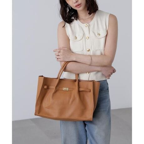 [^ԁF1315291037]fފۗVvȃfUC̃g[gobOBxgfUCANZgɂȂ܂BA4TCY傫Ȃ̂ŒʋΒʊwA^E[X烌W[܂ŕLV[Ŋł܂Bf̒p摜̏ꍇA̓ɂAۂ̐FƈقȂČ邱Ƃ܂BF́AiP̂̉摜QƂB