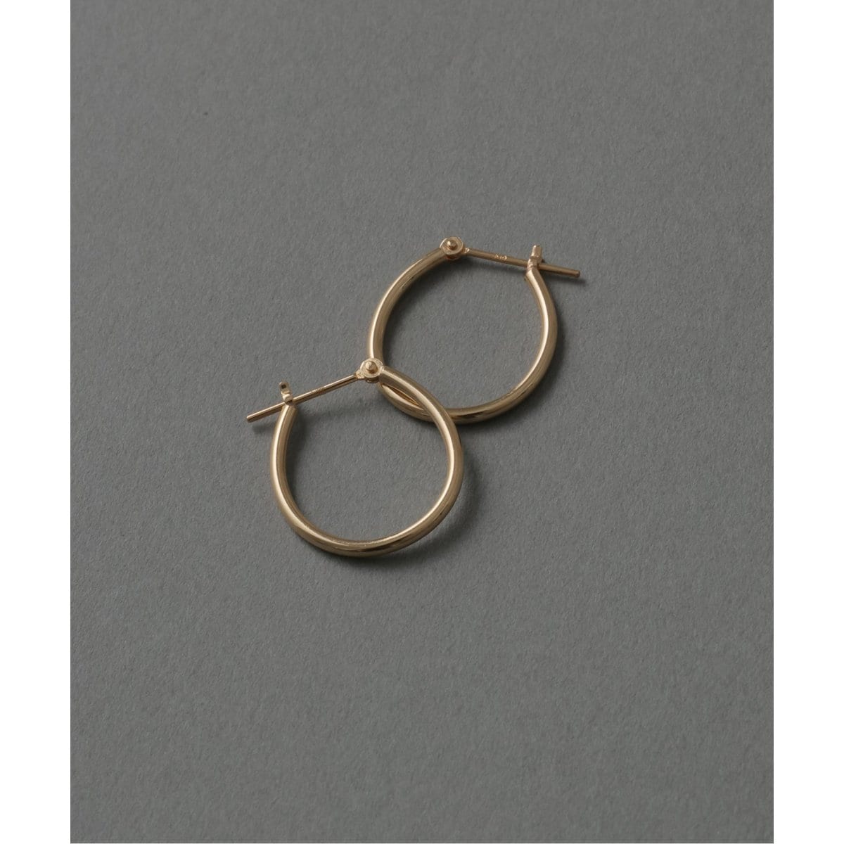 Lilas スモールベントピアス K10（両耳） Lilas ゴールド K10 ピアス