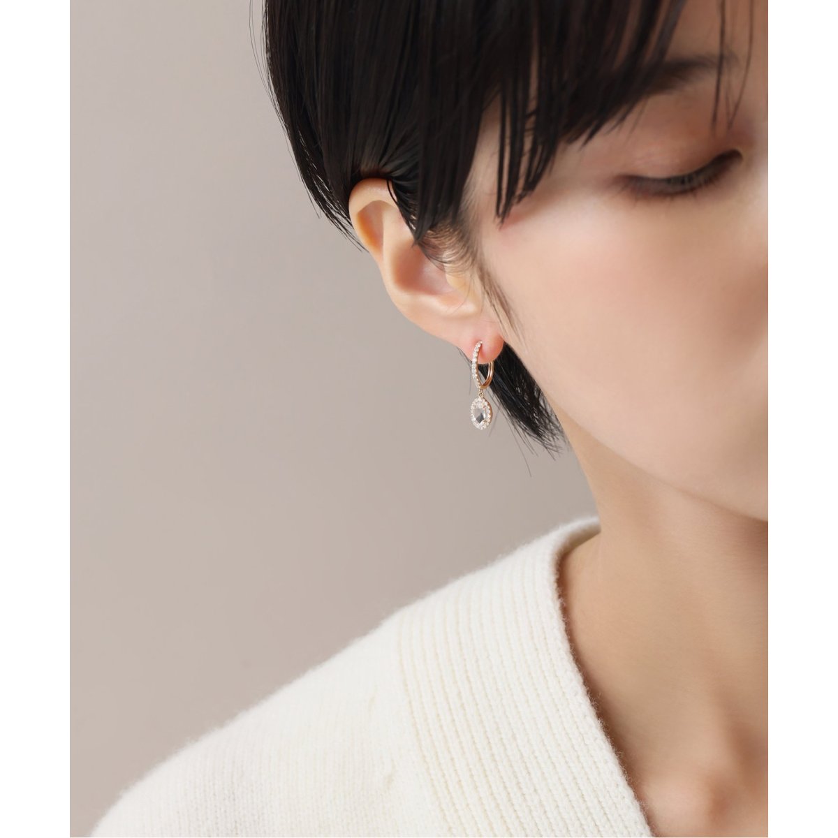 ホワイトトパーズメレダイヤC型ピアス K10(両耳) | リラバイスピック