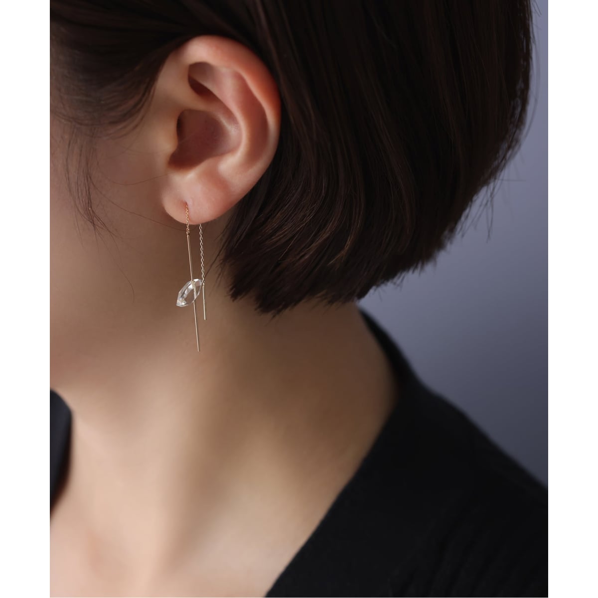 美品♡Lilasオニキスピラミッドモチーフ4mmピアス K10（両耳）　リラ オニキスピラミッドモチーフ4mmピアス K10（両耳） | リラバイス