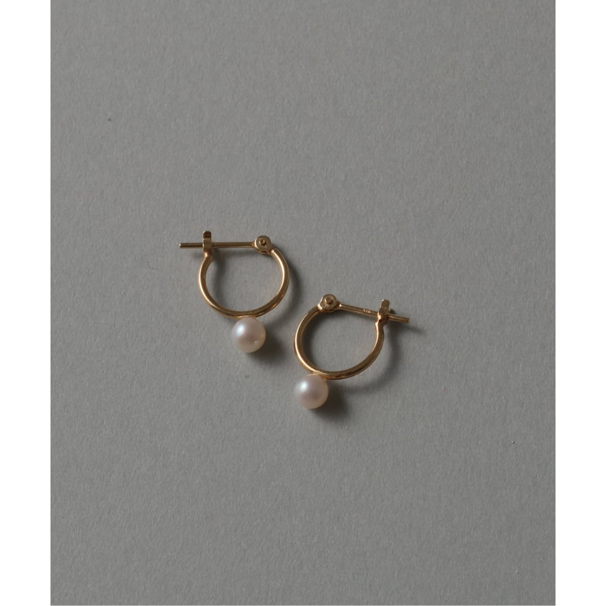 Lilas Cフープロングチェーンピアス K10（両耳） Lilas Cフープロングチェーンピアス K10（両耳） Cフープロング