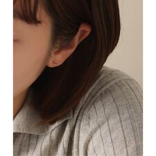 《WEB限定》Vラインダイヤピアス K10(両耳)