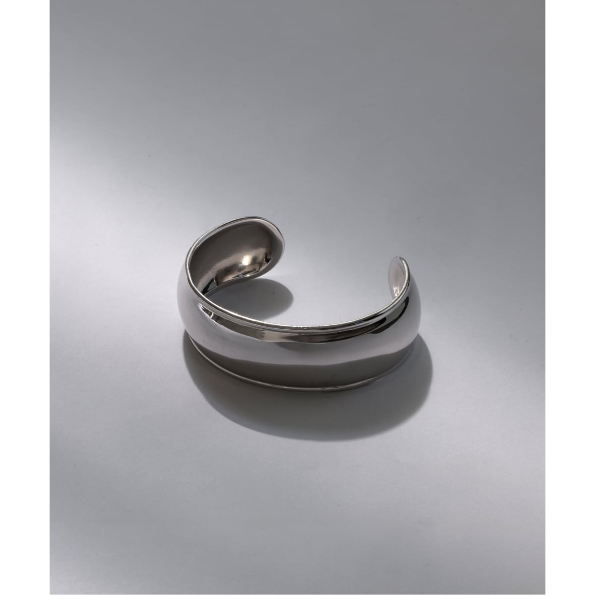 2.5パイプC型バングル K10 | リラバイスピック＆スパン(Lilas by Spick