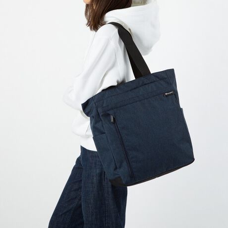 [^:68603]I[ZeBbNȃfUCŁAql܂Ŏg₷x[VbNJWAV[YufCvBVvłȂAǂȃR[fBl[gɂ}b`fUCłB|Pbg𐮗ł|PbgBX}[gtHAzȂǂdĎ[ł܂BVt@Xi[C[͊O璆gȂVt@Xi[dlA4t@C[A4t@C[\BiQl[@ 31.3~23.1cmjfUC`sIȂł͂̃VvŐꂽfUCAgɂ҂BǂȃV[ł􂵂܂BjZbNXql܂ŁAʂ킸g₷X^CBƑ݂ȂłŎĂfUCłBǂȃV[ɂ݂₷Ag̗ǂufCvV[ÝAx[VbNłȂ@\QB̕Ki^Ԃ̂ɍœKłB