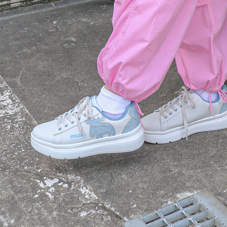 Ob^[ZNgmoz Y [JbgXj[J[moz̐lCȒԃXj[J[BXEF[f̃uhmožXj[J[łBVFAJ[Lx12FWJTChɂmoz̑傫wWJ̃byڂ䂭fUCBCjOƍ킹J[œꊴAȐFgŃVvȃR[gXj[J[ɂCȂvXB~Ɠ͂ƂG̃bVnŏɂÂӂNbVŁAKȗSnłBƂ[fUCł肪\tgɁAƃObv܂BC̓NbVɗDꂽEVAfނgpB̃fUCŃghvfAmoẑ킢炵Xj[J[łBmoz̃Sj[AɔAYɂ胍SقȂ܂Bi摜́A̓p\RȂǂ̎gpɂAۂ̐FƈقȂČꍇ܂B\߂B[^:93312561]