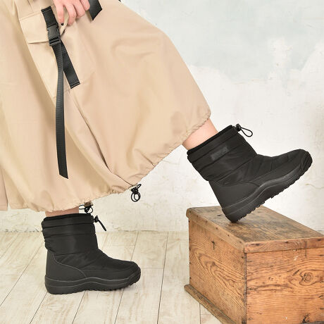 Ob^[ZNgmoz Y XpCNtXm[u[chɗDꂽLeBÕXm[u[cXG[f̃uhMOZ̐hLeBOu[cłBShł͂܂񂪁Aʂ4cm͖hH{ĂAJ̓ɂgėD́B́A݂Ēgt[X̃CjOŜĂ܂BXɗɂ͍i蒲\ȃjbgfނŁACƖhɗDꂽɂȂĂĐ̓ɂłu[cłBC̃S͂艚ʂ̂銊~ߎdlƂȂĂ܂BXɁACɂ͐܂܂ĂēWJƃXpCN̂悤ȃGbWA~̓Hʂɂh߂@\vXĂ܂B肵݂̂LeBOnȂ̂ŒgAX|[eB[łp̂ȂfUCłlny炢炵̂镵͋CłBẙzC^r[zĩTCYF23.5-24.0cm/TCYF24.0cm/\bNXpŎt@Xi[Ȃ̂ɃXbƑĂɂȂĂƂȂ₷łBܐ悪sb^ŐɐG邯24.0cmƑ傫łB̌CƂ̂ɂ肻łBꂩ犦Ȃ鎞pɔ̔n܂܂ɗ܂B̂͂ԂF͔ۂȁBShł͂ȂׁA J̓ʂ݂̐[Hʂł͎ꍇ܂Bi摜́A̓p\RȂǂ̎gpɂAۂ̐FƈقȂČꍇ܂B\߂B[^:9506201]