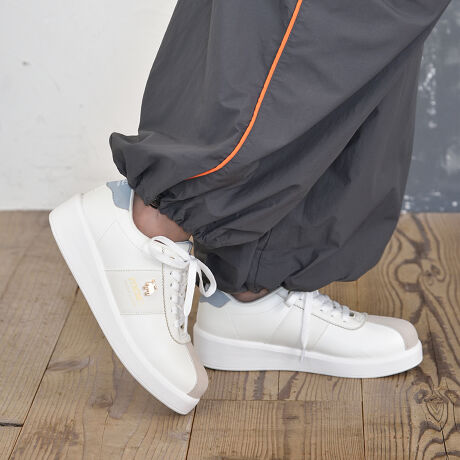 Ob^[ZNgmoz Rrl[V Xj[J[kXEF[f̃uhmoz炵AVvȂꂽfUC͓IȃXj[J[BX[XƃXG[h̃Rrl[ViȈۂ^AǂȃR[fBl[gɂ킹₷̂łB\[rʂ𐶂݁AX^CAbvʂ҂ł܂B_炩ȗSnŁAKȕsT|[gByʐ݌vȂ̂ŁAԗĂĂւ̕SȂłBfC[[X͂AsVbsOȂǁAlXȃV[Ŋ􂵂Ă܂BJWA烏s[XXJ[gȂǁAꂢ߂ȃX^COɂ킹₷fUCłBẙzC^r[zĩTCYF23.5cm/TCYF23.5cm/\bNXpŎTCY≡̓sb^łBӂƏ_炩AyʂłBX^CṽXj[J[Ǝv܂Bi摜́A̓p\RȂǂ̎gpɂAۂ̐FƈقȂČꍇ܂B\߂B[^:93325015]