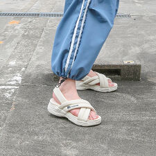 【25春夏新作】moz もちもち パデッド クロスベルト サンダル