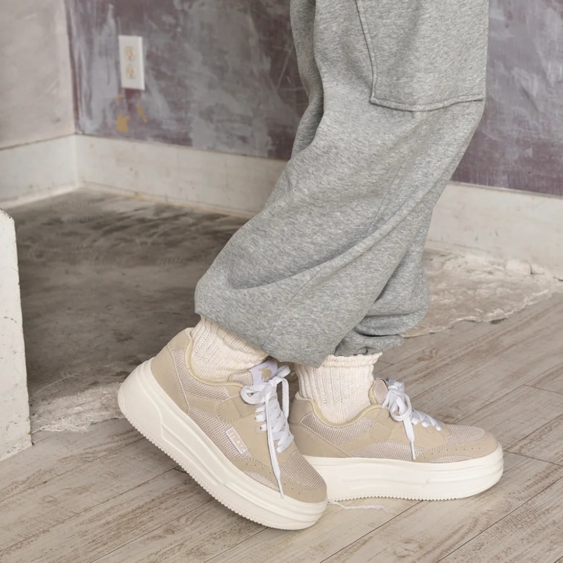 [}C]y25H~Vz{[\[ RrXj[J[/Yimozj x[W