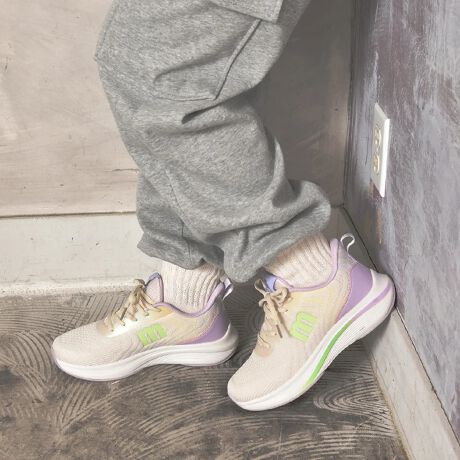 Ob^[ZNgmoz bVXj[J[y₩ɍʂAbVjbgXj[J[oꂵ܂ĨR[fBl[gɎ₷fUCƁAyĕ₷@\𗼗ꑫłBîo͂A◷sɂ҂Bmoz̈炵LN^[AȂ̑炵o܂BБ킸200gƁA܂ŉĂȂ̂悤Ȍy₩ŁAyȃXebvT|[gĂ܂BڂȖ4cm̌\[́AX^CAbvʂ҂ł邾łȂAnʂ̏Ռa炰Ă܂B\[̑Oɂ͊ɂH{Ă̂ŁASĕƂł܂BAbp[ɂ́AߍׂȃjbgbVfނgpĂAʋCQBC̒ɂAI[V[YKɗĂ܂BC\[͎O\Ȃ̂ŁAłɕۂƂłAqʂSłBȃfUCƁAɗDSn˔možyʃbVjbgXj[J[ŁA疈Kɉ߂܂񂩁HẙzC^r[zĩTCYF24.0cm/TCYF24.0cm/\bNXpŎTCY͂傤ǂ悭銴ȂAsb^łBƂĂyAG悩łBӂ炵Ĉ芴܂BOf[ṼfUC킢Ǝv܂Bi摜́A̓p\RȂǂ̎gpɂAۂ̐FƈقȂČꍇ܂B\߂B[^:9549090]