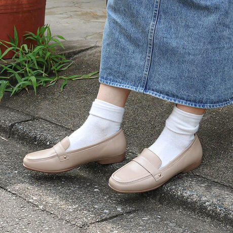 Ob^[ZNgELLE PLANETE y RtH[g[t@[CẪ}GXgďC̕L݌ṽ[t@[iŃVvAĉKȃfUCBXNGAgD̂ƂVGbgɁA3.5Ê݌vőɗDSnByʎdlŒԂ̕sɂAtbg̃[q[芴QBItBXX^CɂfC[JWAɂށAꂽfUC͂łBubNƃCguẼx[VbNJ[WJŁAʋ΂炨o܂ŋG߂킸Bu₷vƁuƊv𗼗AɊY1łBẙzC^r[zĩTCYF24.0cm/TCYF24.0cm/\bNXpŎb̓sb^ŁATCY͂傤ǂ悩łB3.5EłAڂ̓XbLƂĂ܂BC\[͂ӂƂāASn悩łBi摜́A̓p\RȂǂ̎gpɂAۂ̐FƈقȂČꍇ܂B\߂B[^:93323115]