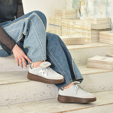 Ob^[ZNgmoz V[^ Xj[J[@\ƃfUC˔ghXj[J[oI܂ԂV[^ڂ䂭ghfUC􂢂̃X^COiグĂ܂B킸220giБjƌyʂŁAԕĂɂʋ΂ʊwAsAEghAȂǕLV[Ŋ􂵂܂BɁAhdlŉJ̓S݃J[ƈّfރ~bNX̃fUCJWAȂőlJbRCCۂɁBG߂킸I[V[Yg̃Xj[J[łBẙzC^r[zĩTCYF24.0cm/TCYF24.0cm/\bNXpŎTCY͏肵łBƂĂyASnƎv܂BłAܐ̂ŔȂ肾Ǝv܂Bi摜́A̓p\RȂǂ̎gpɂAۂ̐FƈقȂČꍇ܂B\߂B[^:93325401]