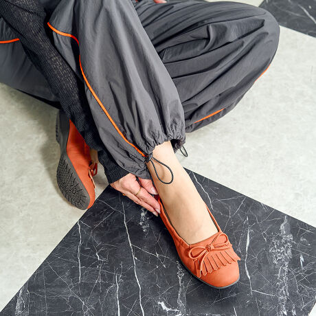 Ob^[ZNgELLE PLANETE tW { JVV[Y،^̃}GXgRBďĈƁAɗD肪l܂L3.5EfUCBuy₩ɁAKɁvRZvgɁA@\ƃfUC𗼗oGV[Ya܂BuԂ̊OołɂȂȂC~vu͂ǁAɕSC͔vms}GXgďĈƁA{l̑ɑuLv̕XgXȂ悤ɐ݌vĂ܂BLOłY݂̕ɂAߕtȂ܂Byʐ݌vŒԗĂɂ̂łB͏_炩Ȕ׃bVfނgpĂAƂGŉKȗSnBy܂ɂ͂ӂƂNbVzuAԂ̕słɂ悤T|[g܂B܂AƂ̗TChɂNbVĂAƃtBbgĒEɂ̂ŁASĕ܂B^ꂵɂq[ŁAVGbgL[vByfނōꂽ\[͋ȐǂAyȕsT|[g܂BڂɂfUĆAhtWƃ{ANZgɂȂAȑo܂By݂ȂA̔Y݂XgXt[ȃV[YłBẙzC^r[zĩTCYF24.0cm/TCYF24.0cm/\bNXpŎb̓sb^ŁATCY͂傤ǂ悩łBSnƂĂ悭A₷łBESz܂B3.5EłAڂ̓XbLƂĂ܂BtWƃ{ƂĂ킢Ǝv܂Bi摜́A̓p\RȂǂ̎gpɂAۂ̐FƈقȂČꍇ܂B\߂B[^:93325553]